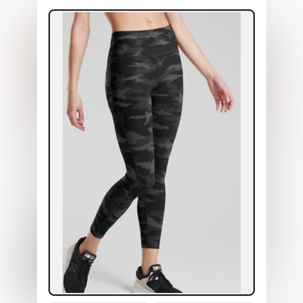 Athleta Ultimate Camo 7/8 Tights in Gray